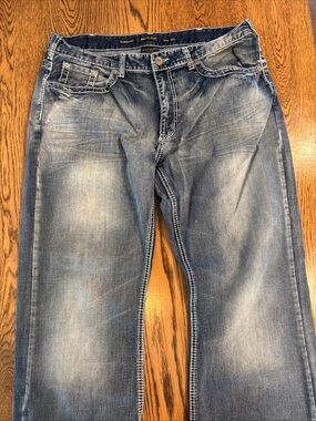 Helix Relaxed Bootcut Jean Men 38x30 Light Wash Distress Cross Embroidered